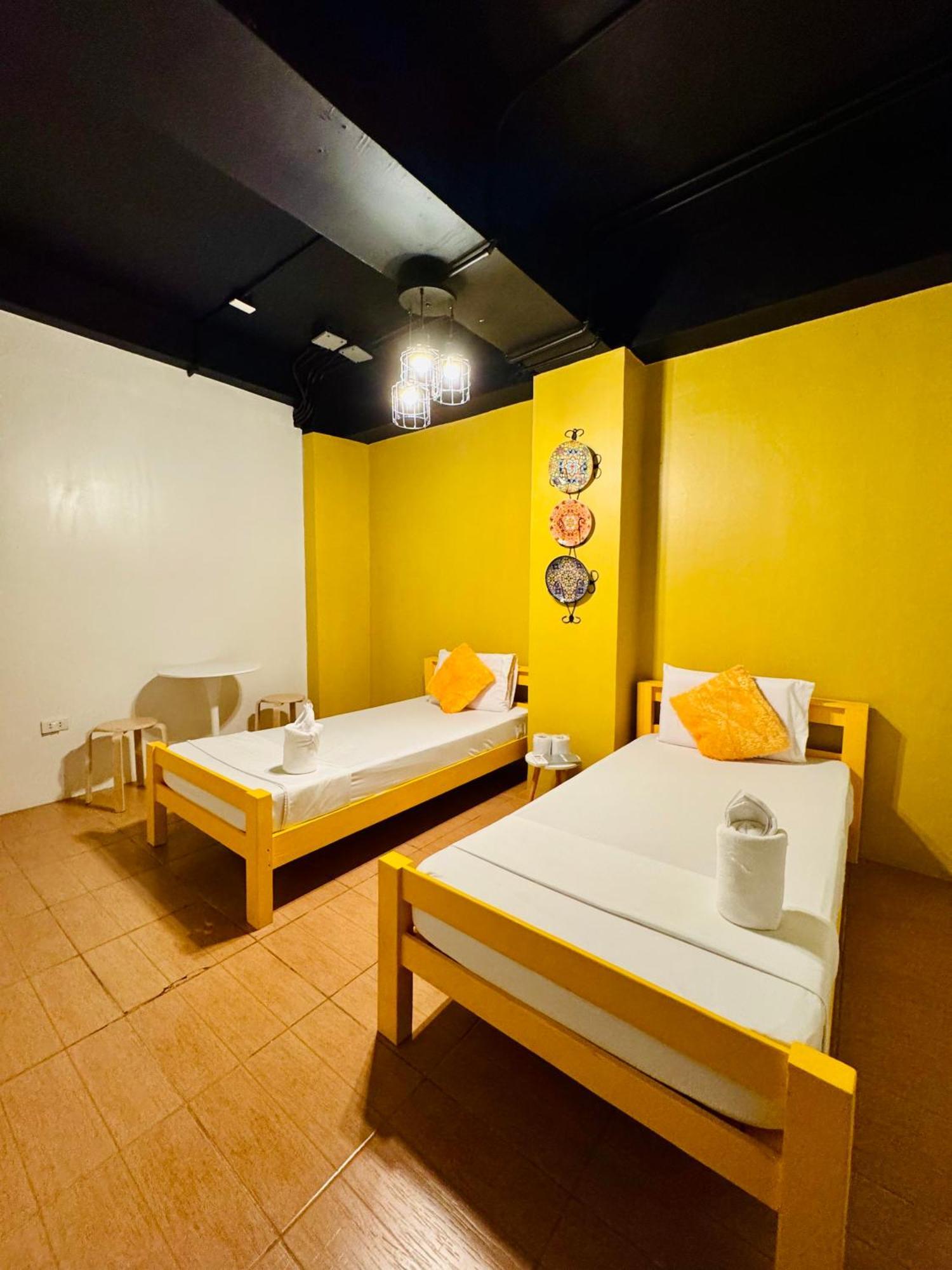 Cheese Hostel Manila Makati City Exterior photo
